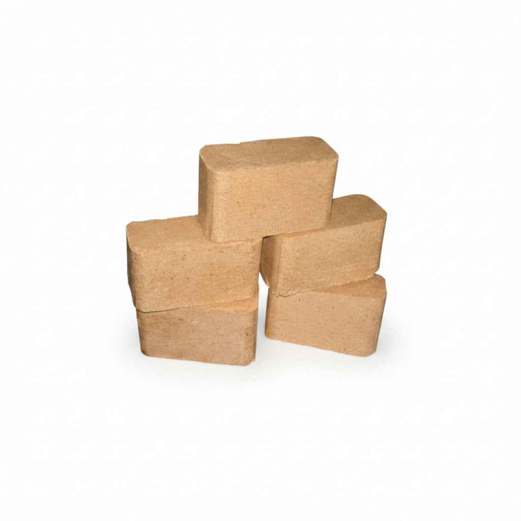 Briquettes de bois compressé 100 % hêtre de la marque Briand Combustibles, bois densifié, sur palette de 750 kg.